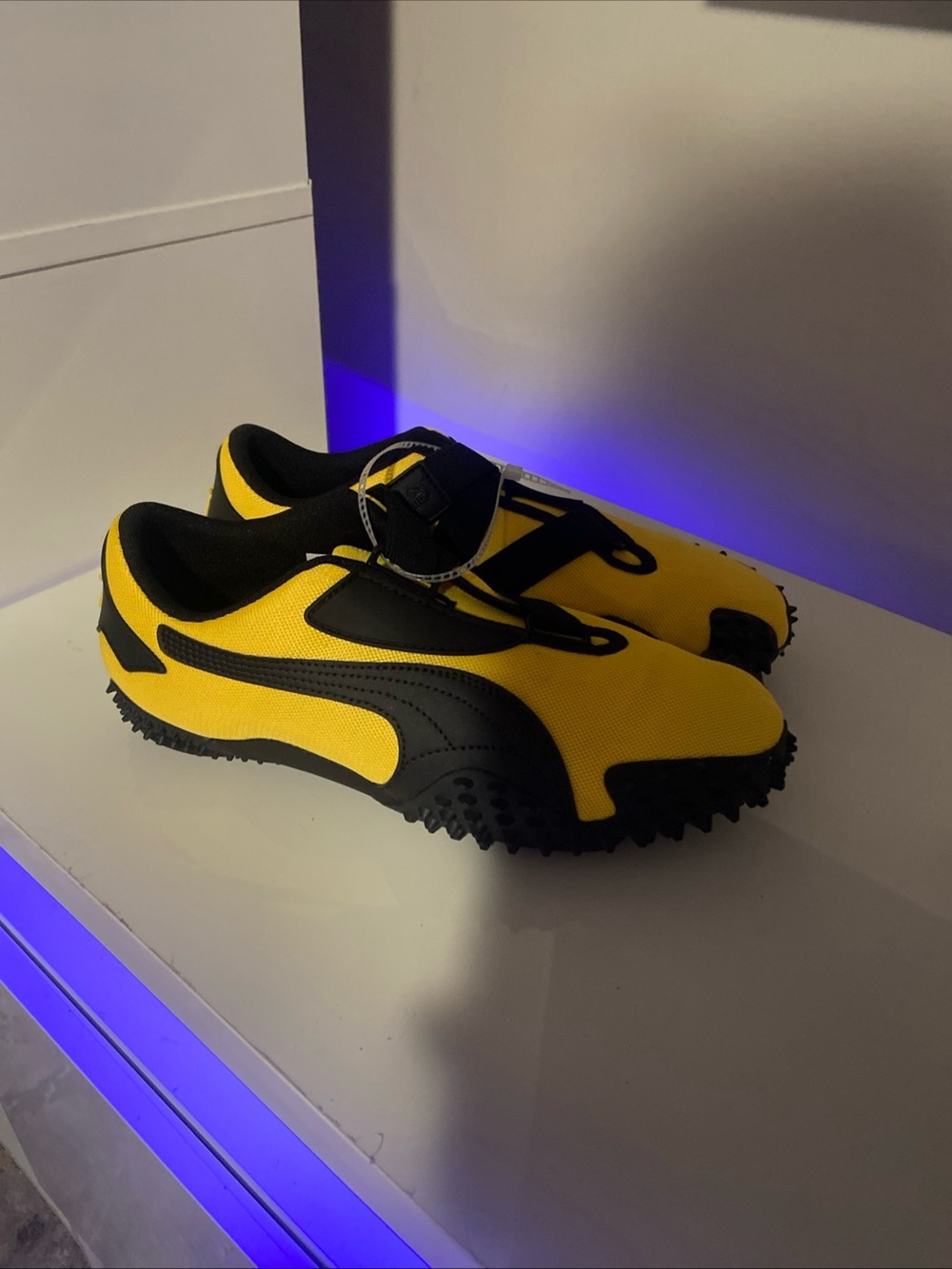Puma Men's Yellow and Black Performance Spiked Trainers NEW without box